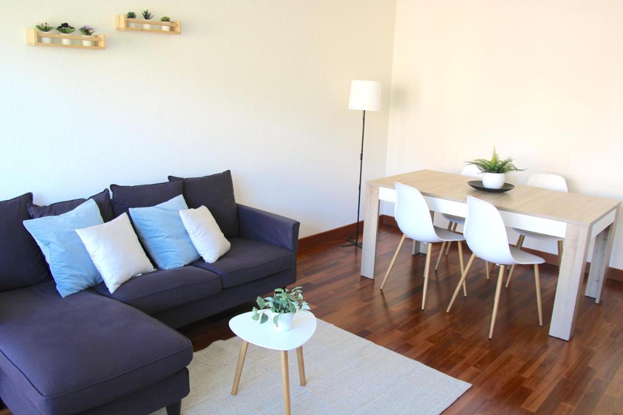 Apartment Cozy With Free Parking & Close To