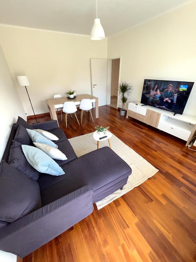 Cozy With Free Parking & Close To Apartment *